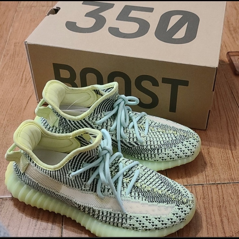 YEEZY BOOST